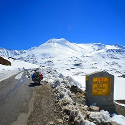Manali to Leh to Srinagar bike trip via Baralacha La Pass
